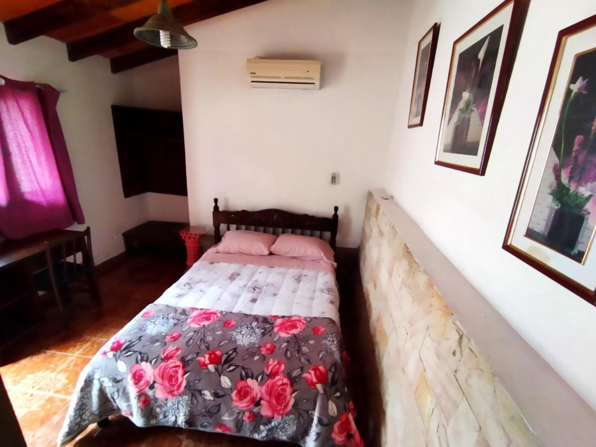 Hotel La Aparesida Areguá Esterno foto