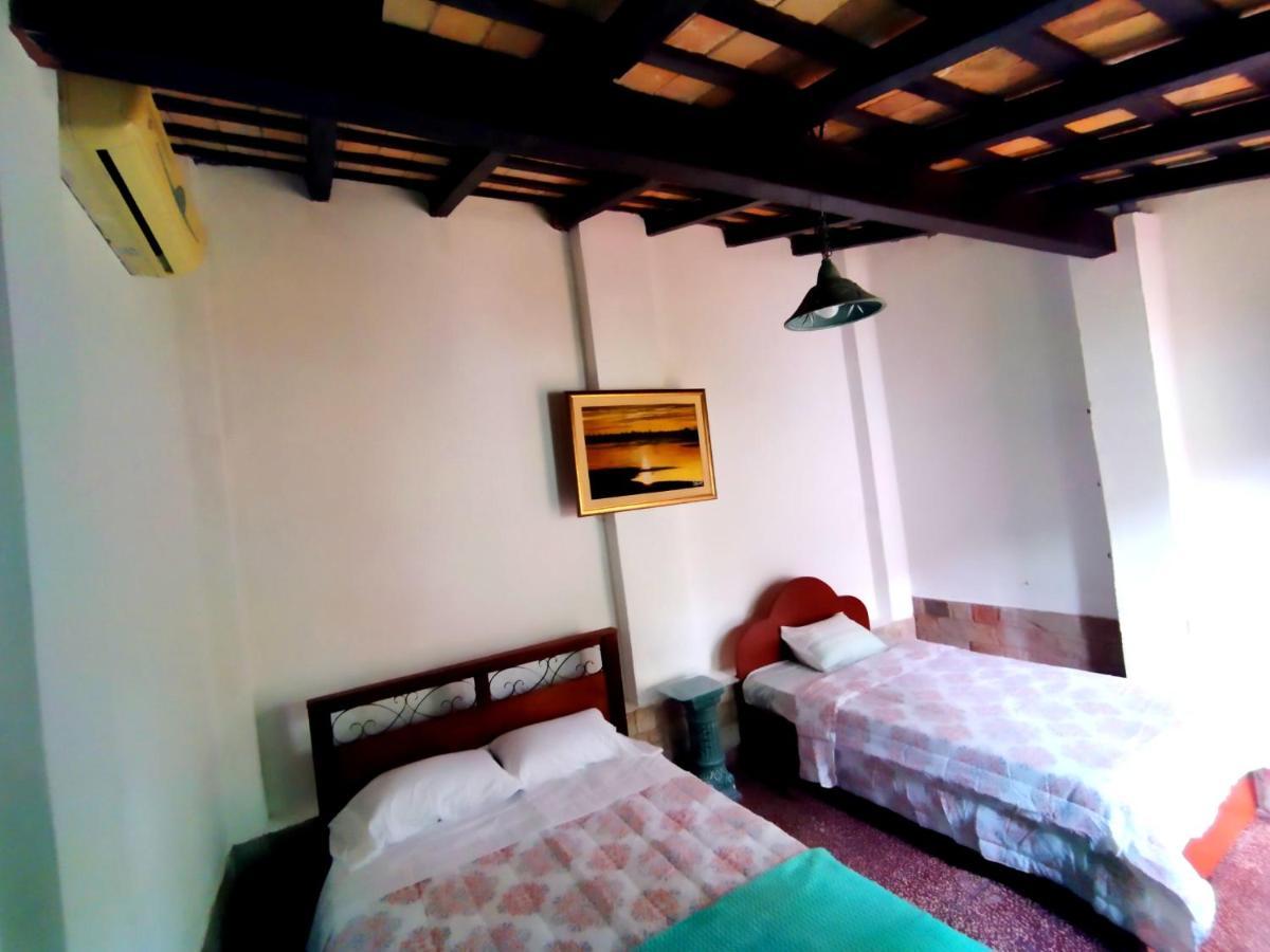 Hotel La Aparesida Areguá Esterno foto