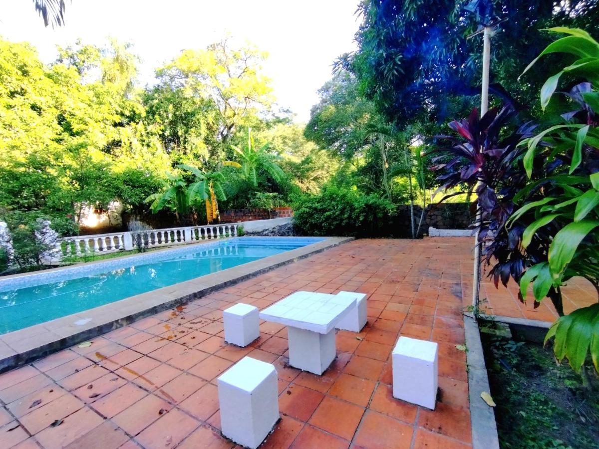 Hotel La Aparesida Areguá Esterno foto